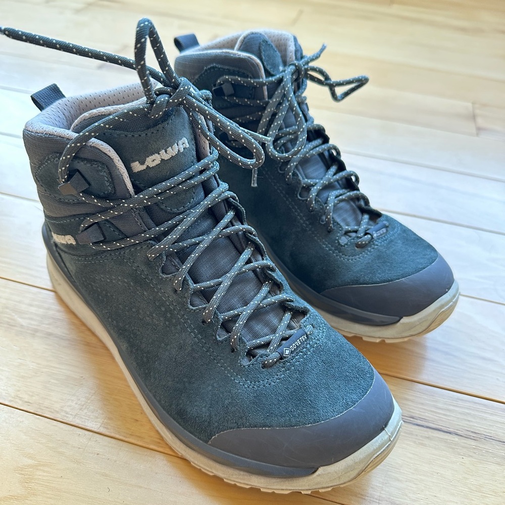 Lowa Malta GTX Mid Boot Women’s size 6